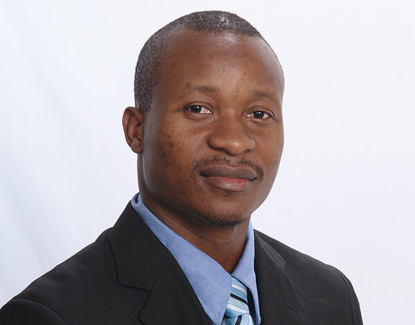 Dr. Etienne KAKULE - Cosmetic Dentist
